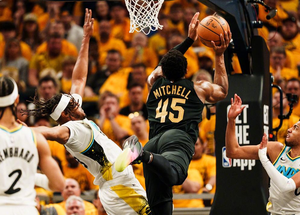 九游体育官网纽约尼克斯训练开放日，转会期篮板制胜引欢呼，欧冠在即，训练强度明显提升的简单介绍