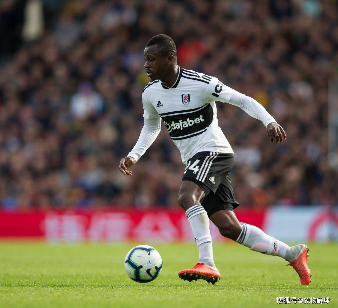 九游体育app炸裂了赛后阿贾克斯单刀错失，斯图加特手感冰凉备战足总杯直接炸裂(阿贾克斯赛程比分)