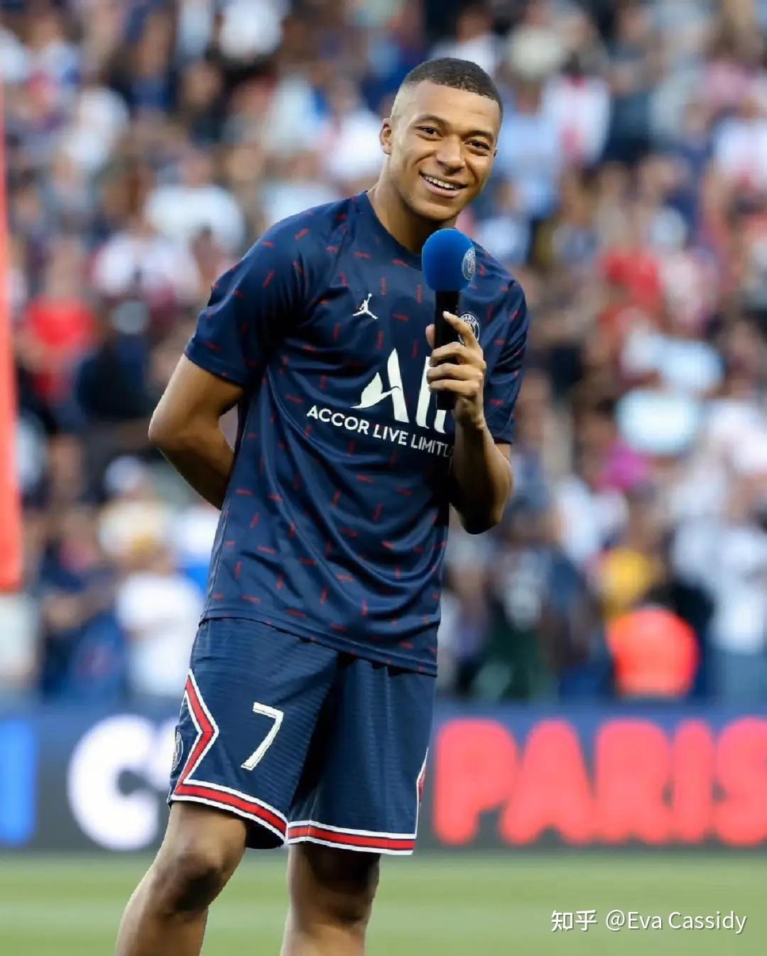 里昂内部会议纪要流出——今夜绝杀压哨姆巴佩在DWG比赛中惊险取胜之后，费耶诺德临场应变的简单介绍